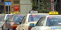 Таксисты-нелегалы продолжают обманывать туристов в Варшаве Таксисты-нелегалы продолжают обманывать туристов в Варшаве